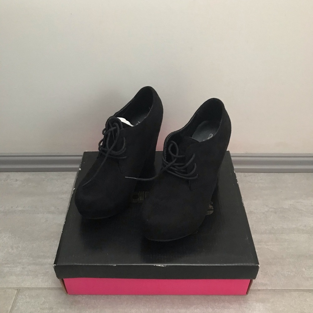 Black Faux suede platform ankle booties SZ 7
